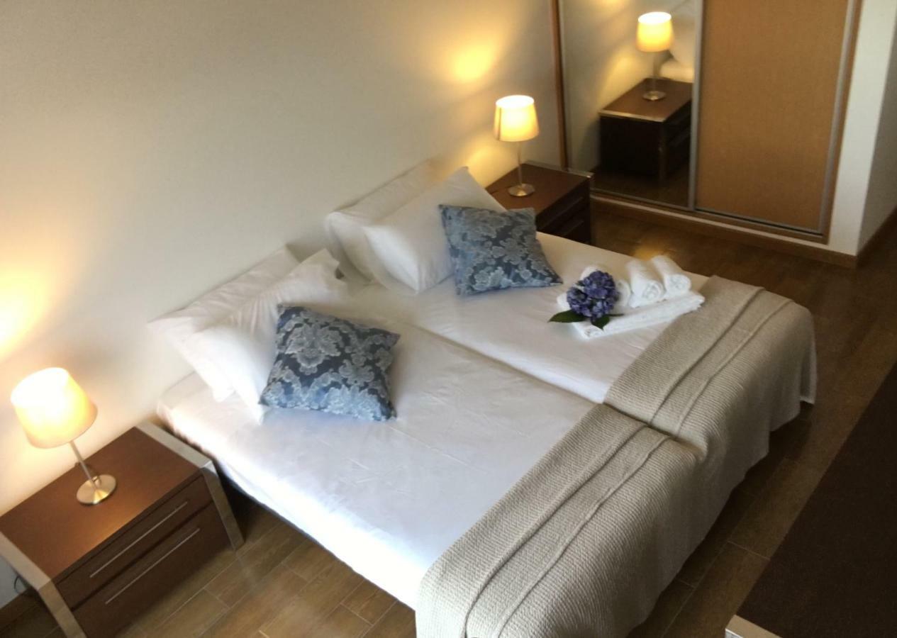 Casa Do O Apartment ปอนตาเดลกาดา ภายนอก รูปภาพ